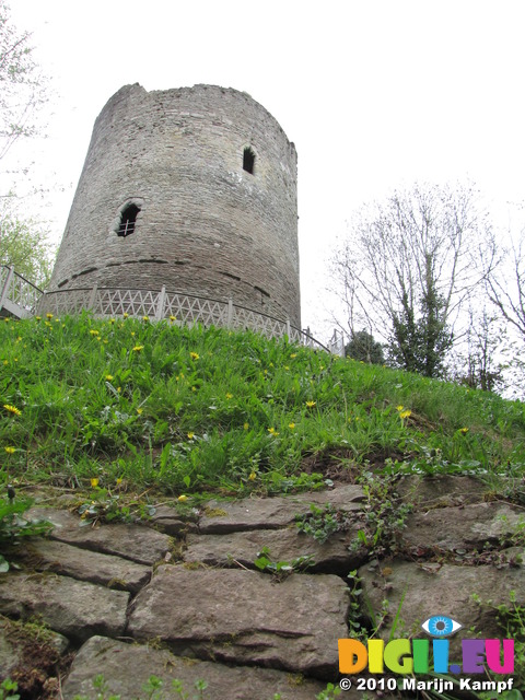 SX13872 Motte at Bronllys Castle